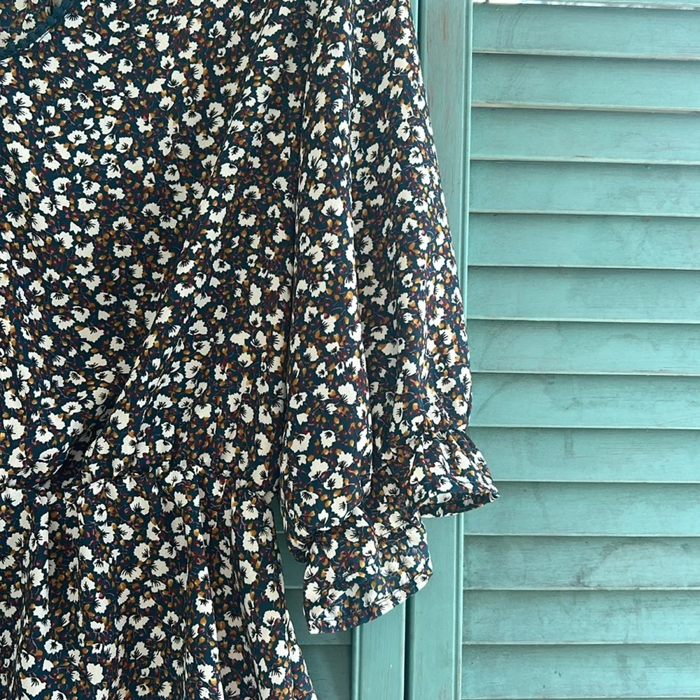 Sienna Sky Blue and White Floral Blouse - Picture 3 of 4